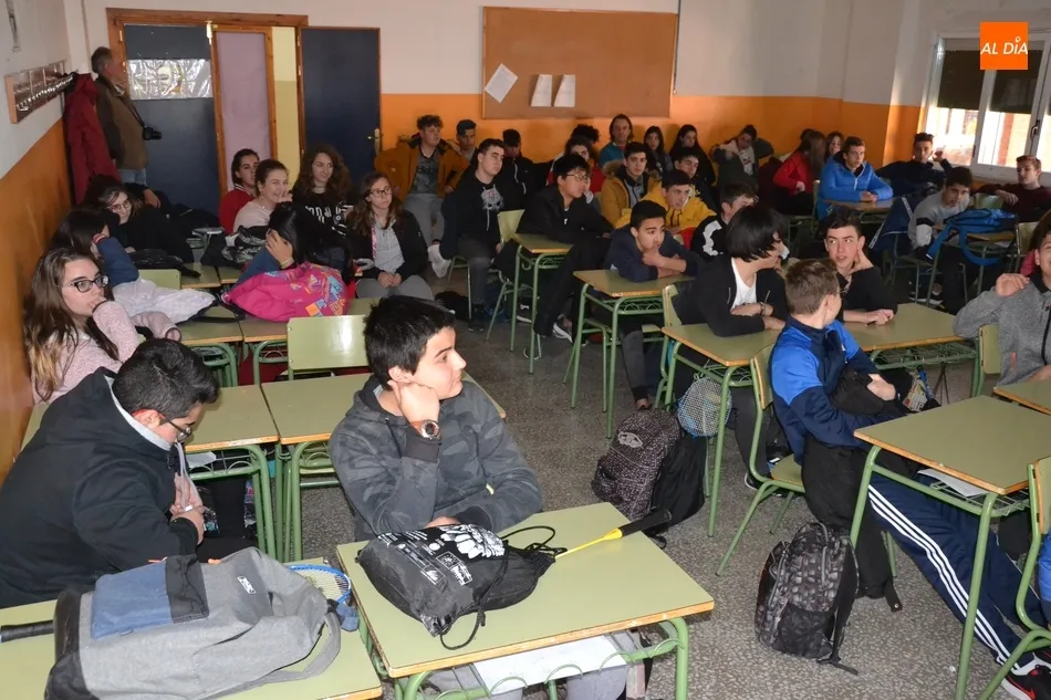 Foto 5 - J&oacute;venes estudiantes de Ingenier&iacute;a derriban mitos en torno a la presencia de mujeres en esas...