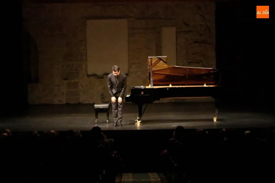 Foto 11 - Brillante concierto del joven pianista Juan P&eacute;rez Florist&aacute;n en el Teatro Liceo