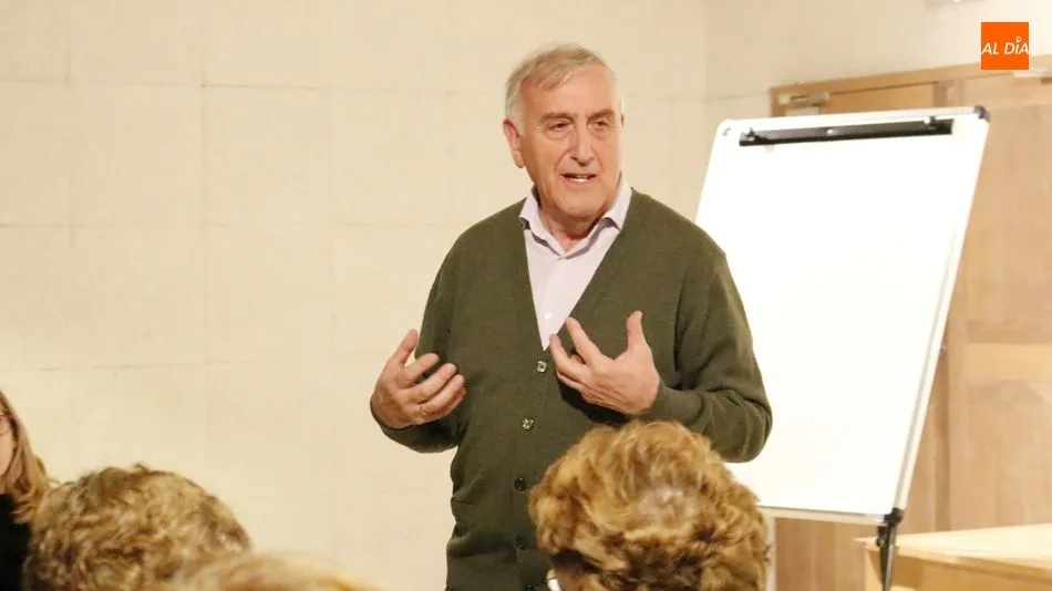 La conferencia en la Casa de las Conchas ha corrido a cargo de Manuel Paz Marcos. Foto: Elena López