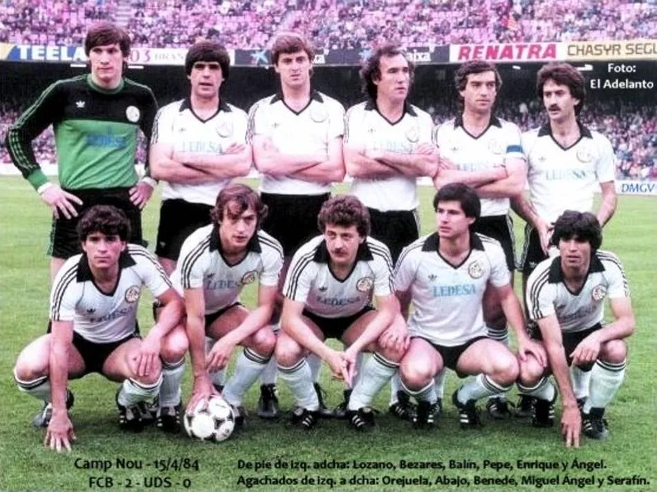 Serafín (abajo a la derecha), en el Camp Nou