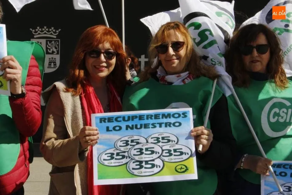 Foto 7 - CSIF se moviliza ante la delegaci&oacute;n de la Junta para exigir la jornada de 35 horas