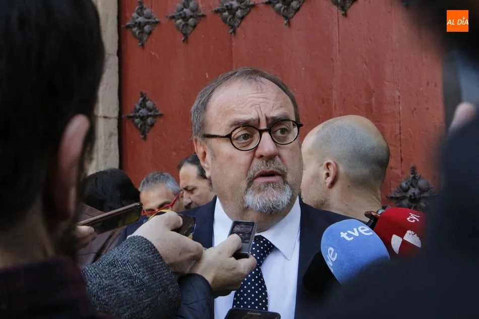 Foto 11 - Junta y Universidad recuerdan a las v&iacute;ctimas del terrorismo en un emotivo acto