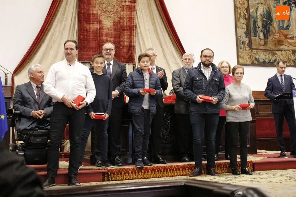 Foto 10 - Junta y Universidad recuerdan a las v&iacute;ctimas del terrorismo en un emotivo acto