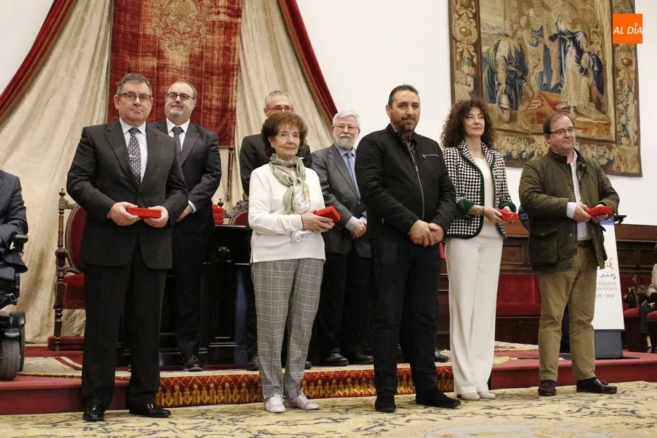 Foto 9 - Junta y Universidad recuerdan a las v&iacute;ctimas del terrorismo en un emotivo acto