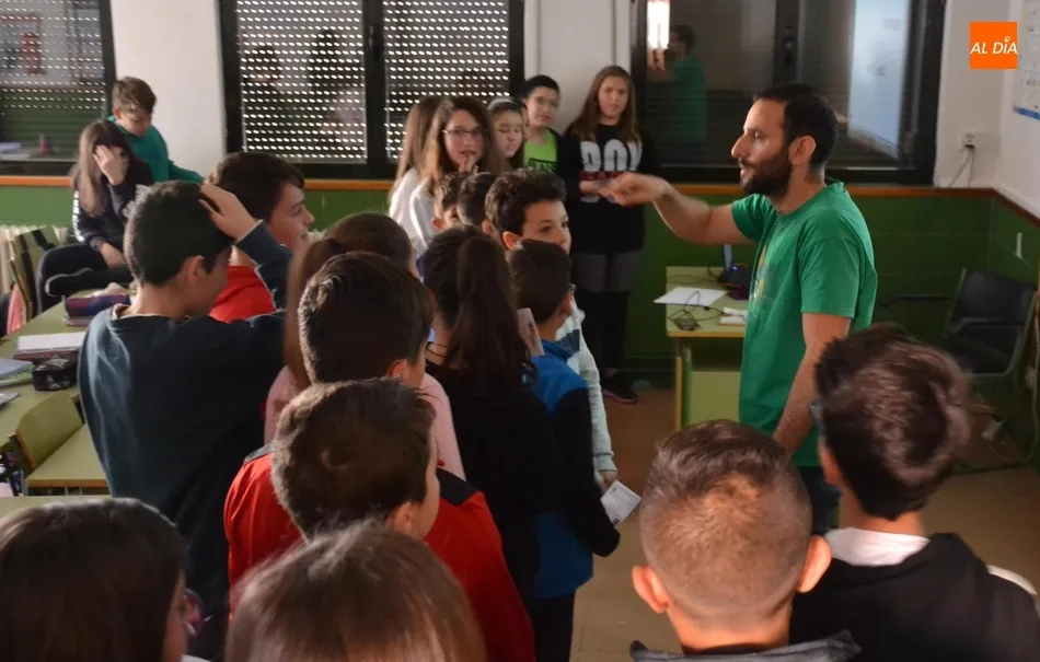 Foto 7 - Los institutos apuestan por las nuevas tecnolog&iacute;as para conquistar a los alumnos de 6&ordm; de...