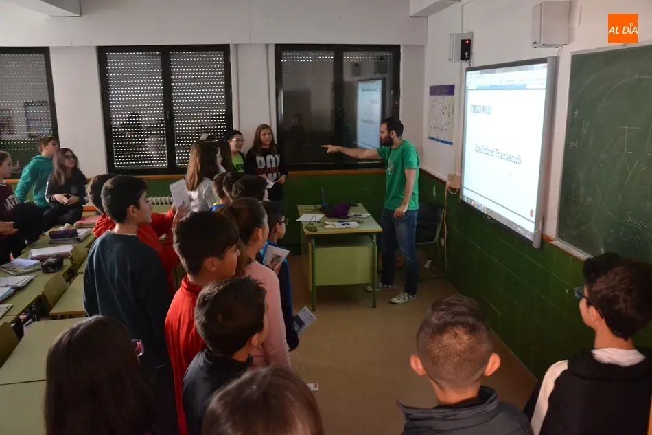 Foto 8 - Los institutos apuestan por las nuevas tecnolog&iacute;as para conquistar a los alumnos de 6&ordm; de...