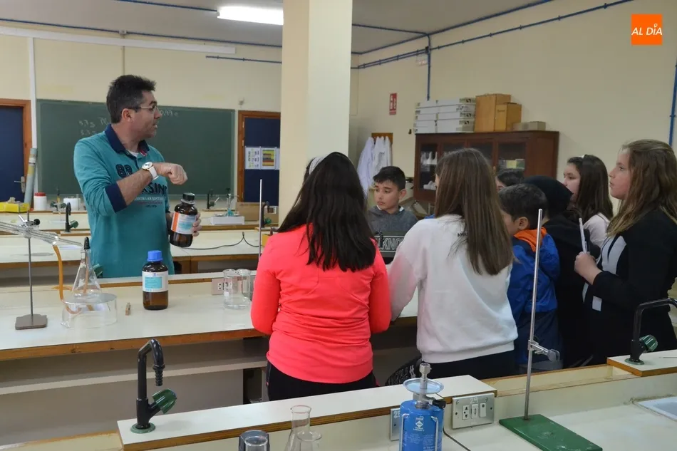 Foto 3 - Los institutos apuestan por las nuevas tecnolog&iacute;as para conquistar a los alumnos de 6&ordm; de...