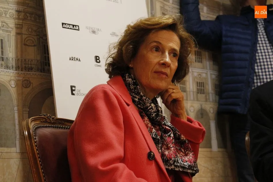 Foto 3 - Julia Navarro cautiva a los lectores salmantinos en la presentaci&oacute;n de su novela &lsquo;T&uacute; no...