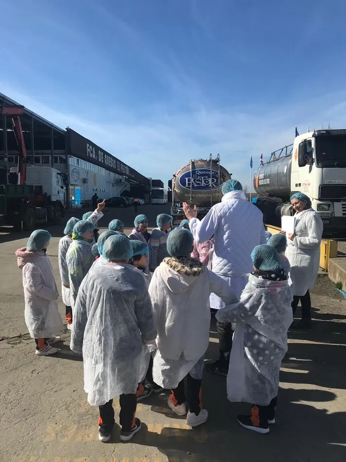 Foto 11 - Alumnos del Colegio Antonio Machado disfrutan de la visita a una f&aacute;brica de quesos