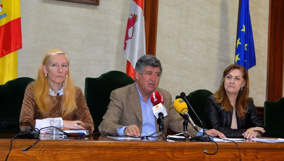 Presentación del folleto informativo con las medidas del Plan de Reindustrialización de Béjar