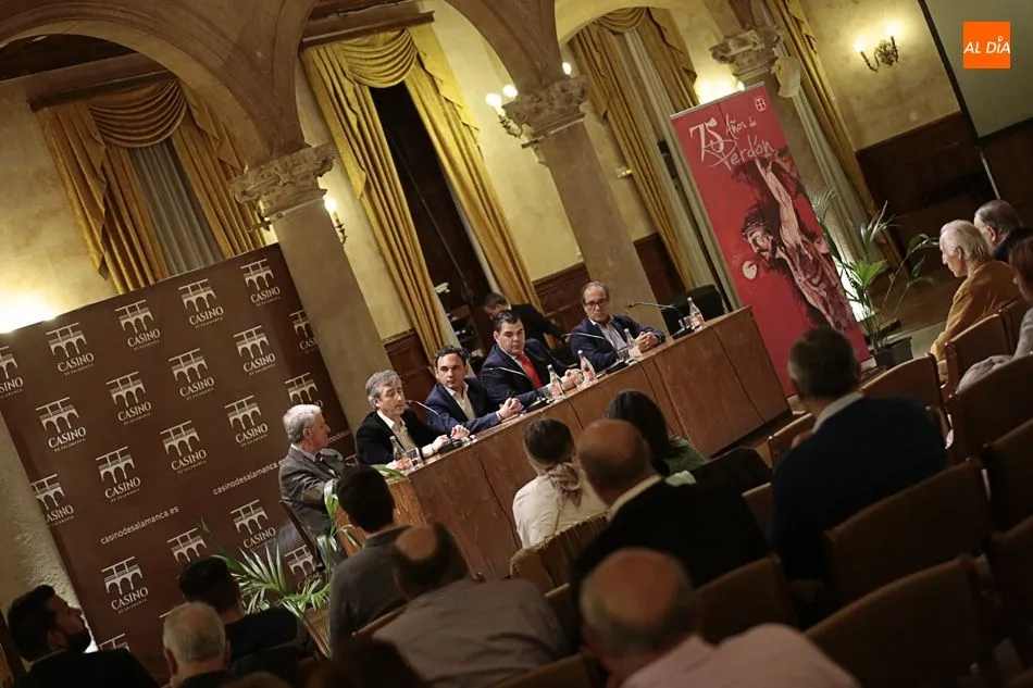 Foto 3 - Enriquecedora mesa redonda en el Casino sobre los &lsquo;75 a&ntilde;os de Perd&oacute;n&rsquo;