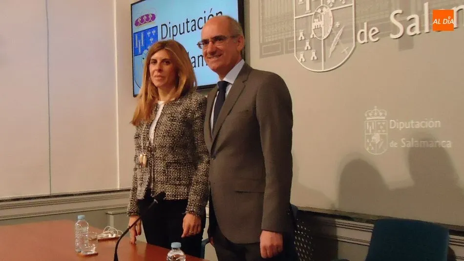 Chabela de la Torre y Javier Iglesias, en la presentación de la quinta convocatoria de la Estrategia de Empleo