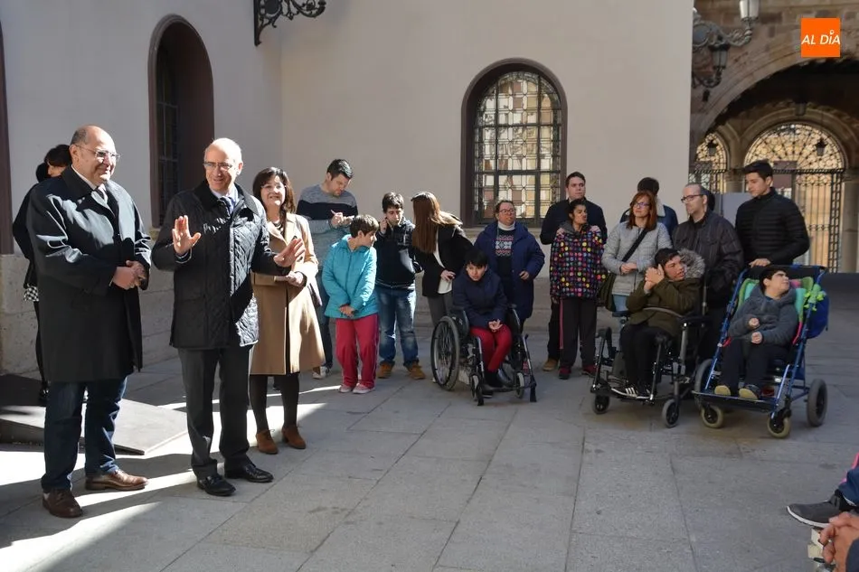 Foto 6 - Divertida vista de los menores de ASPACE al palacio de La Salina
