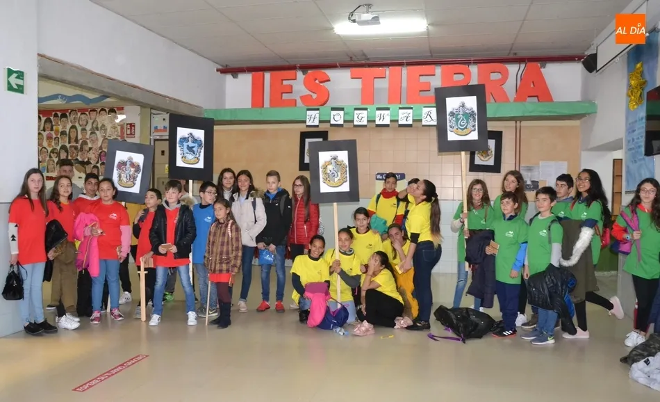 Harry Potter guía por el IES Tierra a los futuros alumnos del centro  