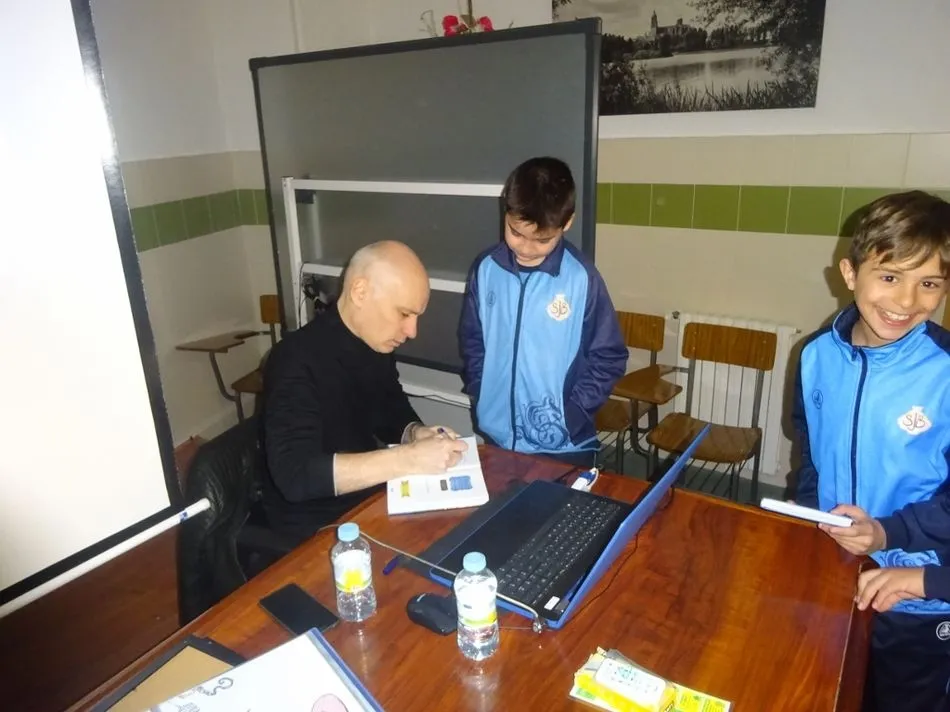 Foto 11 - El Colegio San Juan Bosco celebra un encuentro con el ilustrador David Guirao