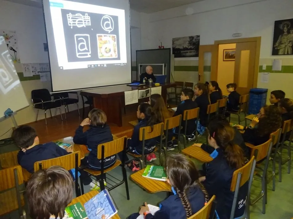 Foto 10 - El Colegio San Juan Bosco celebra un encuentro con el ilustrador David Guirao