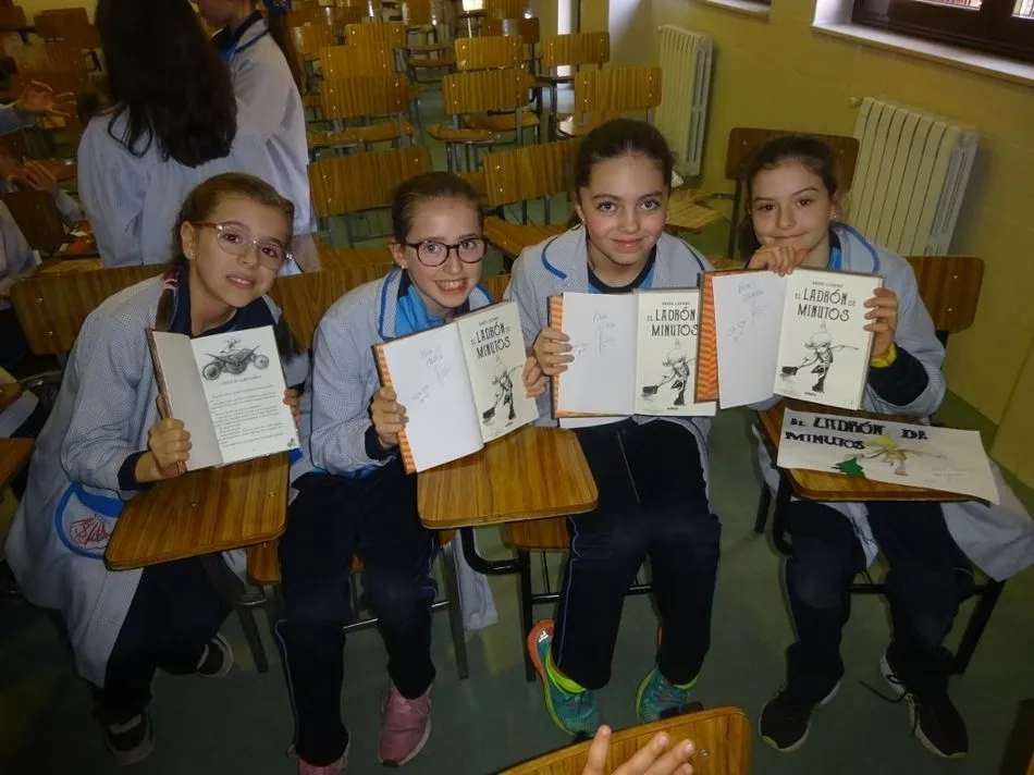 Foto 8 - El Colegio San Juan Bosco celebra un encuentro con el ilustrador David Guirao
