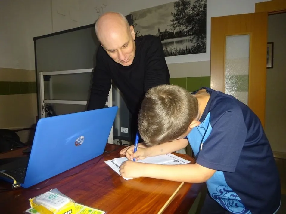 Foto 7 - El Colegio San Juan Bosco celebra un encuentro con el ilustrador David Guirao