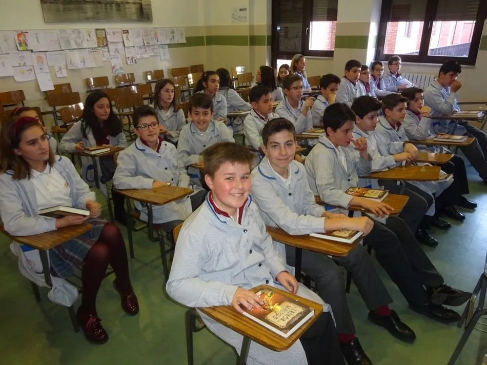 Foto 6 - El Colegio San Juan Bosco celebra un encuentro con el ilustrador David Guirao