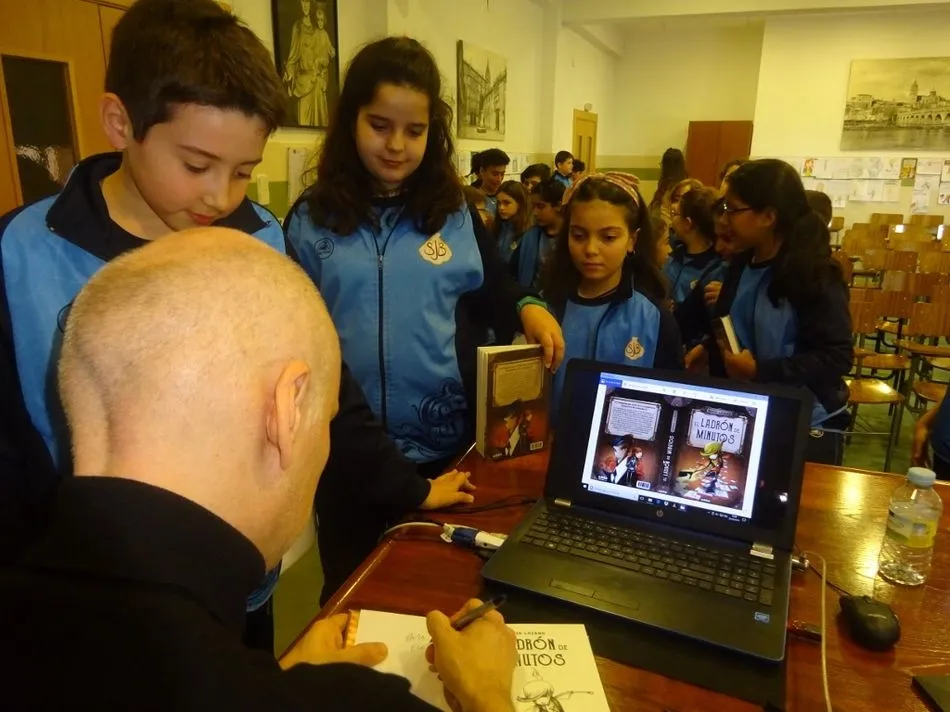 Foto 3 - El Colegio San Juan Bosco celebra un encuentro con el ilustrador David Guirao