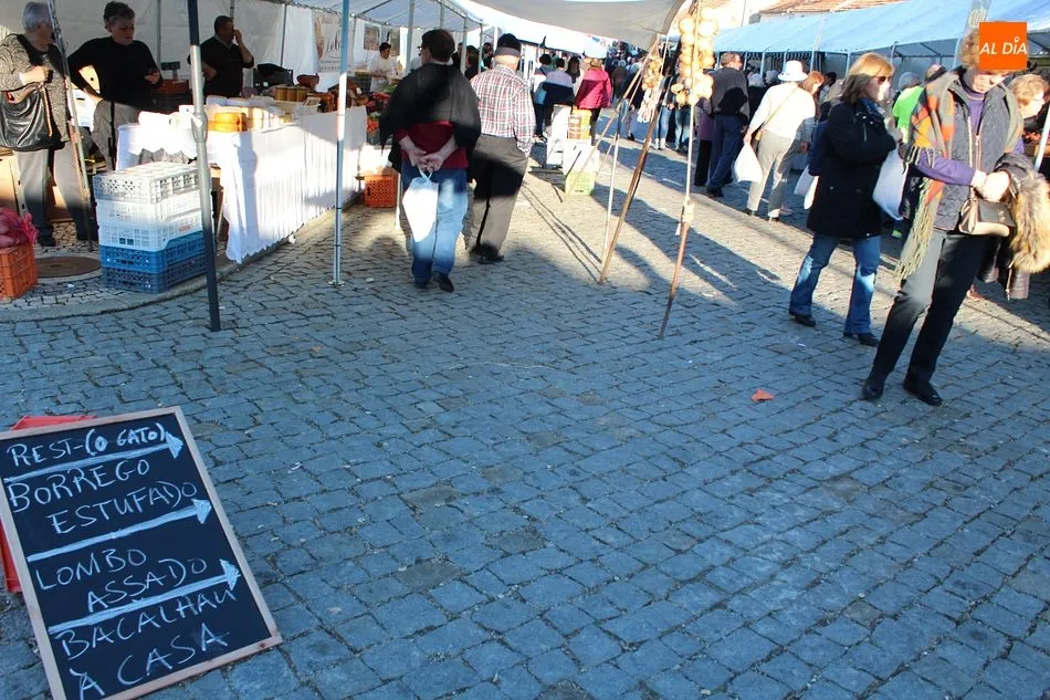 Foto 5 - Concluyen las Fiestas del Almendro en Flor de Foz C&ocirc;a con un alegre desfile etnogr&aacute;fico  