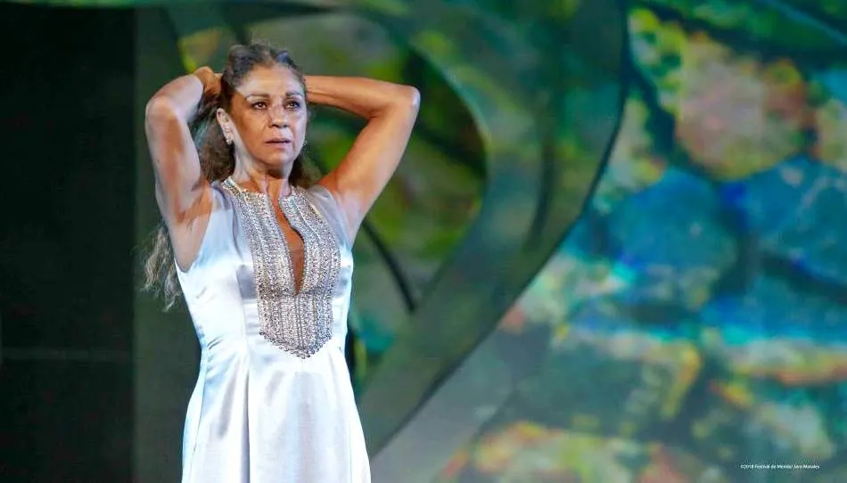 Lolita Flores en el papel de Fedra