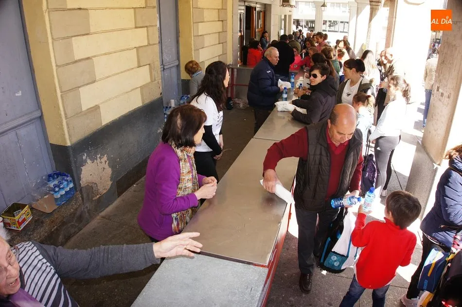Foto 10 - La Operaci&oacute;n Bocata de Guijuelo reparte 1.350 bocadillos
