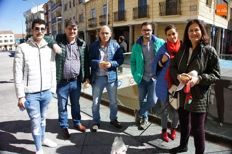 Foto 7 - La Operaci&oacute;n Bocata de Guijuelo reparte 1.350 bocadillos