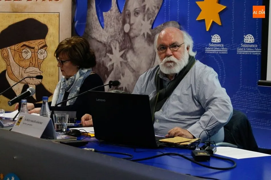 Foto 2 - El escritor y periodista F&eacute;lix Mara&ntilde;a repasa en el Teatro Liceo el paso de Unamuno por Hendaya  