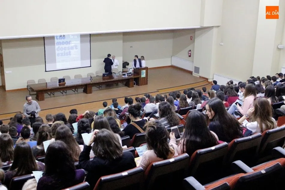 Foto 7 - M&aacute;s de 260 alumnos de institutos salmantinos participan en el &lsquo;Unistem Day&rsquo;