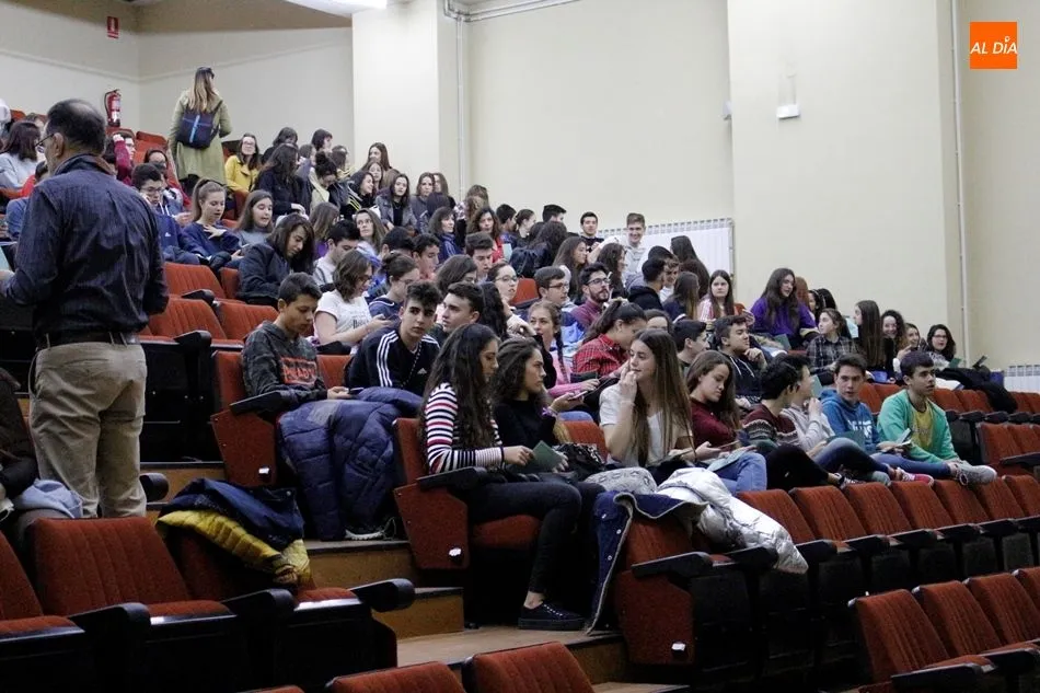 Foto 6 - M&aacute;s de 260 alumnos de institutos salmantinos participan en el &lsquo;Unistem Day&rsquo;