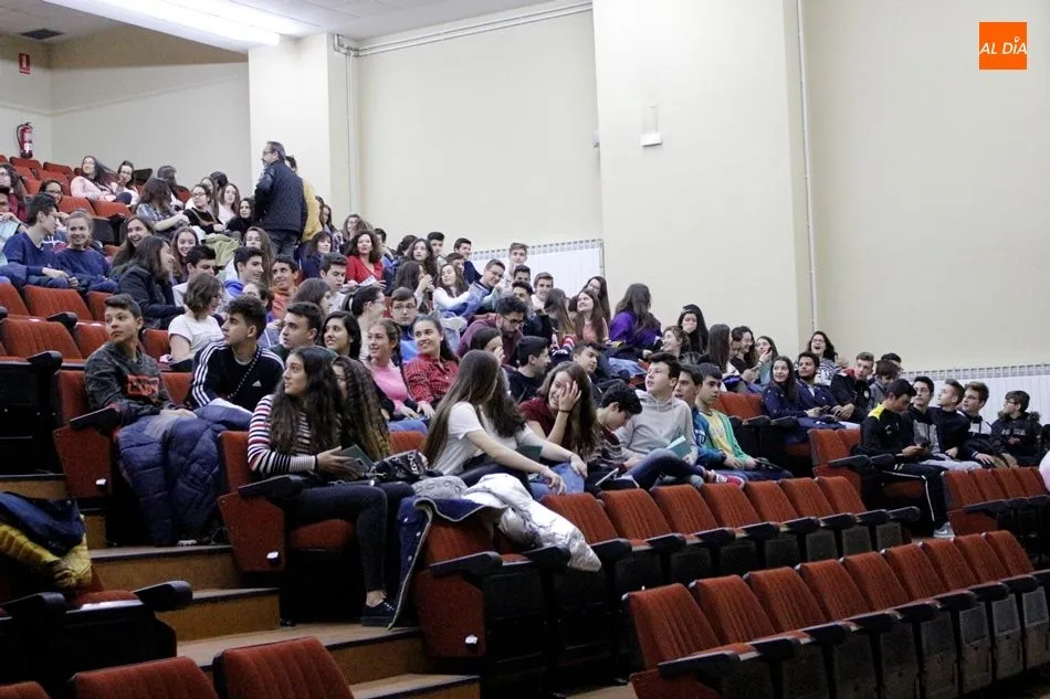 Foto 3 - M&aacute;s de 260 alumnos de institutos salmantinos participan en el &lsquo;Unistem Day&rsquo;