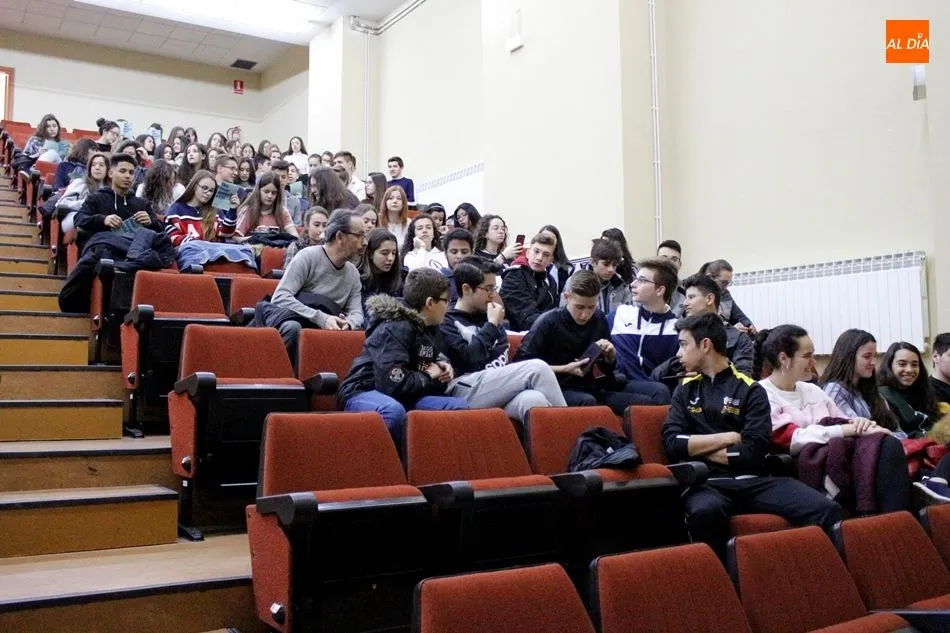 Foto 2 - M&aacute;s de 260 alumnos de institutos salmantinos participan en el &lsquo;Unistem Day&rsquo;