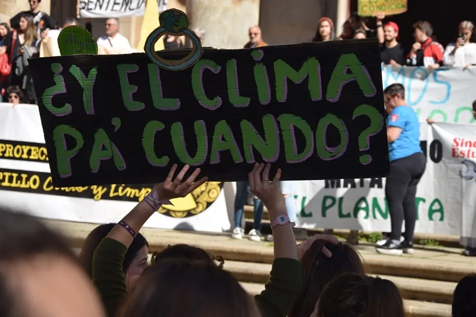 Foto 9 - M&aacute;s de 400 manifestantes se unen a las movilizaciones europeas contra el cambio clim&aacute;tico