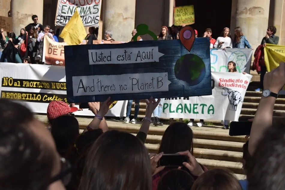 Foto 5 - M&aacute;s de 400 manifestantes se unen a las movilizaciones europeas contra el cambio clim&aacute;tico