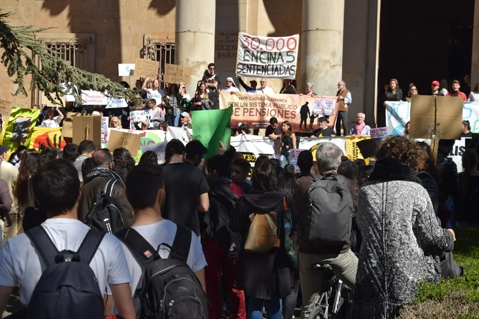 Foto 3 - M&aacute;s de 400 manifestantes se unen a las movilizaciones europeas contra el cambio clim&aacute;tico