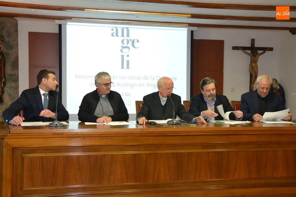 Foto 2 - La Di&oacute;cesis aporta un cuadro de San Miguel Arc&aacute;ngel a Las Edades del Hombre de Lerma  
