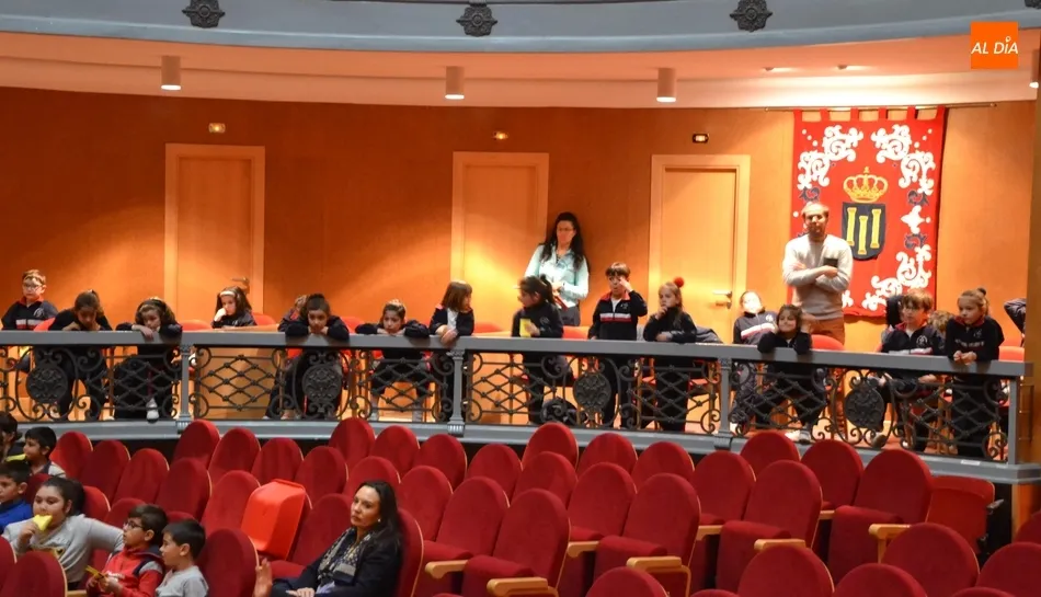Foto 3 - Los escolares de 1&ordm; de Primaria disfrutan de un espect&aacute;culo de circo contempor&aacute;neo  