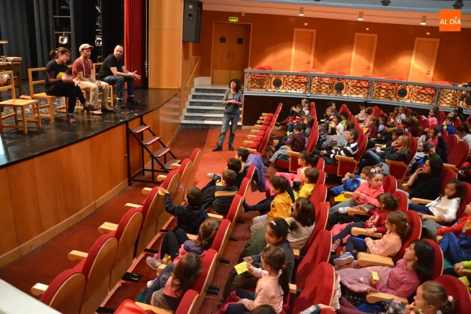 Foto 2 - Los escolares de 1&ordm; de Primaria disfrutan de un espect&aacute;culo de circo contempor&aacute;neo  