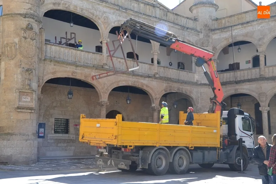 Retirado el Puente de Aris a la par que se limpian los fosos  