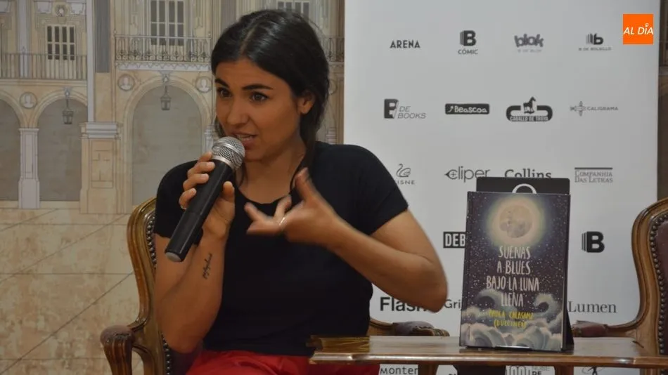 Paola Calasanz, más conocida como Dulcinea, ha presentado su nuevo libro en Salamanca. Foto: Lydia González