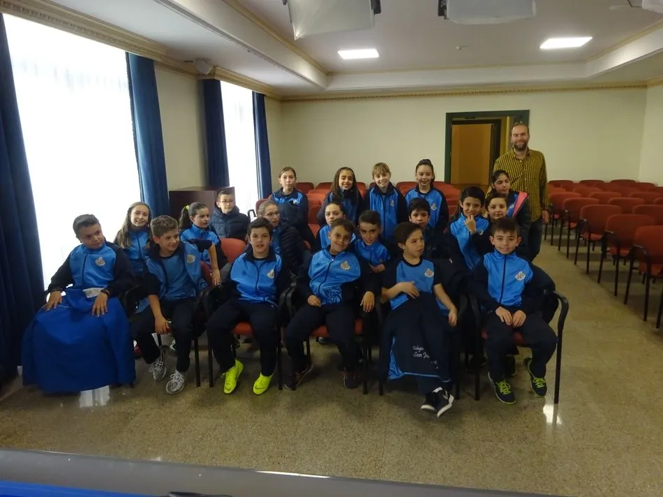Foto 8 - Los escolares de Primaria del Colegio San Juan Bosco visitan el Ayuntamiento