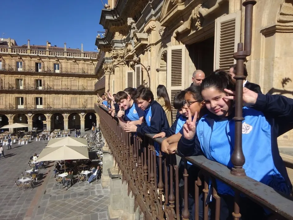 Foto 5 - Los escolares de Primaria del Colegio San Juan Bosco visitan el Ayuntamiento
