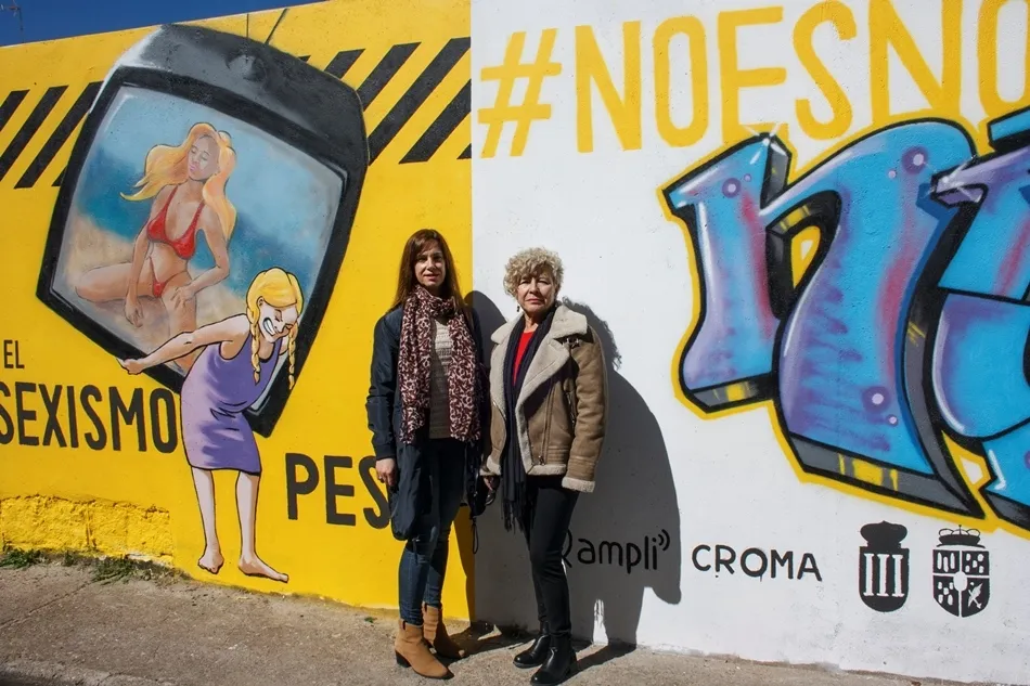 Foto 2 - Ampli y el Ayuntamiento alaban el nuevo mural dedicado a la lucha de las mujeres  