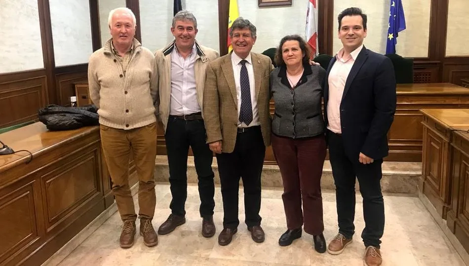 Alcaldes de los municipios que inician el proyecto de aprovechamiento de los montes