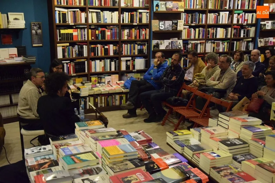 Foto 3 - El escritor Pablo Andr&eacute;s Escapa presenta &lsquo;F&aacute;brica de prodigios&rsquo; en Letras Corsarias  