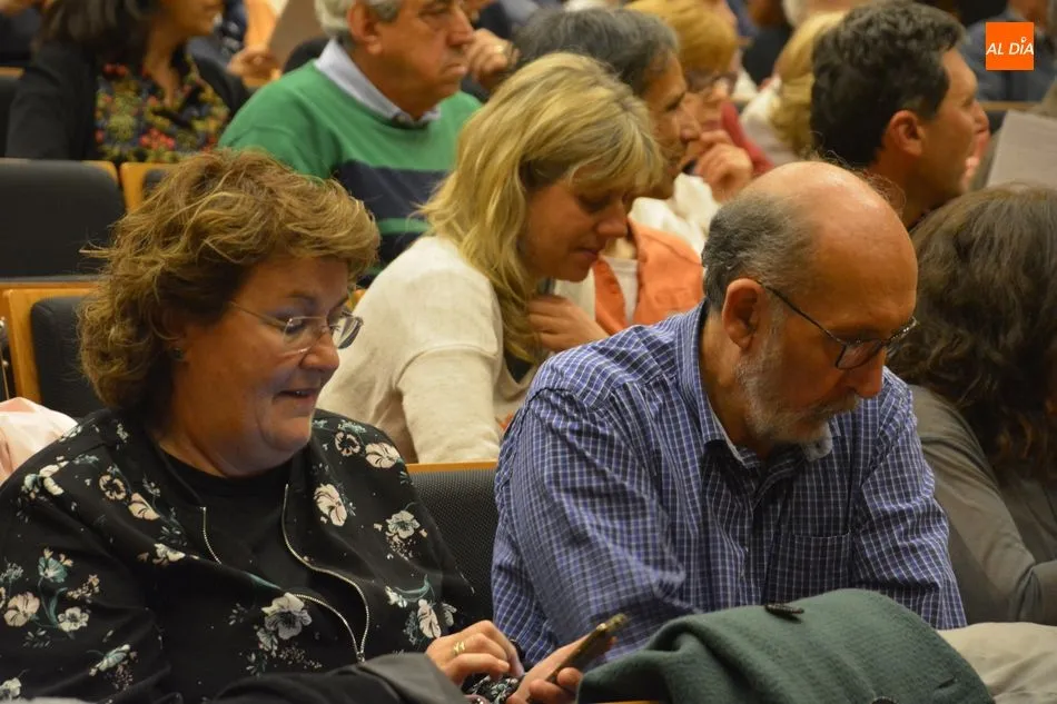Foto 3 - M&uacute;sica y solidaridad llenan el Teatro Unicaja Banco a favor de C&aacute;ritas &nbsp;  