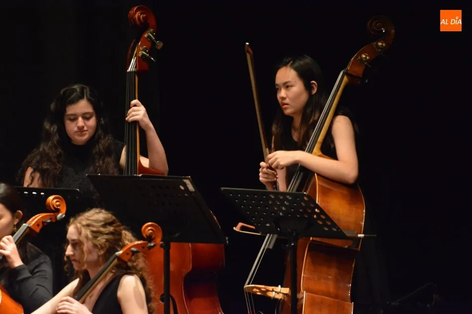 Foto 8 - M&uacute;sica y solidaridad llenan el Teatro Unicaja Banco a favor de C&aacute;ritas &nbsp;  