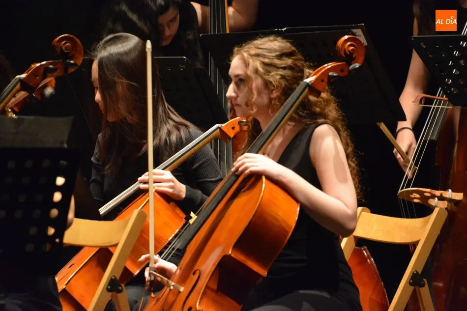 Foto 5 - M&uacute;sica y solidaridad llenan el Teatro Unicaja Banco a favor de C&aacute;ritas &nbsp;  