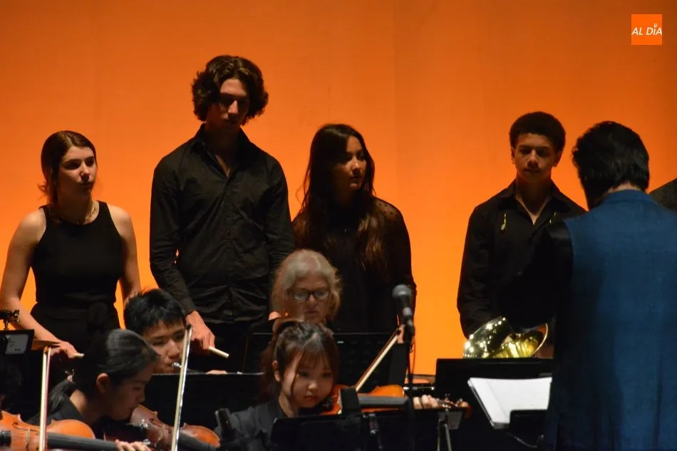 Foto 10 - M&uacute;sica y solidaridad llenan el Teatro Unicaja Banco a favor de C&aacute;ritas &nbsp;  